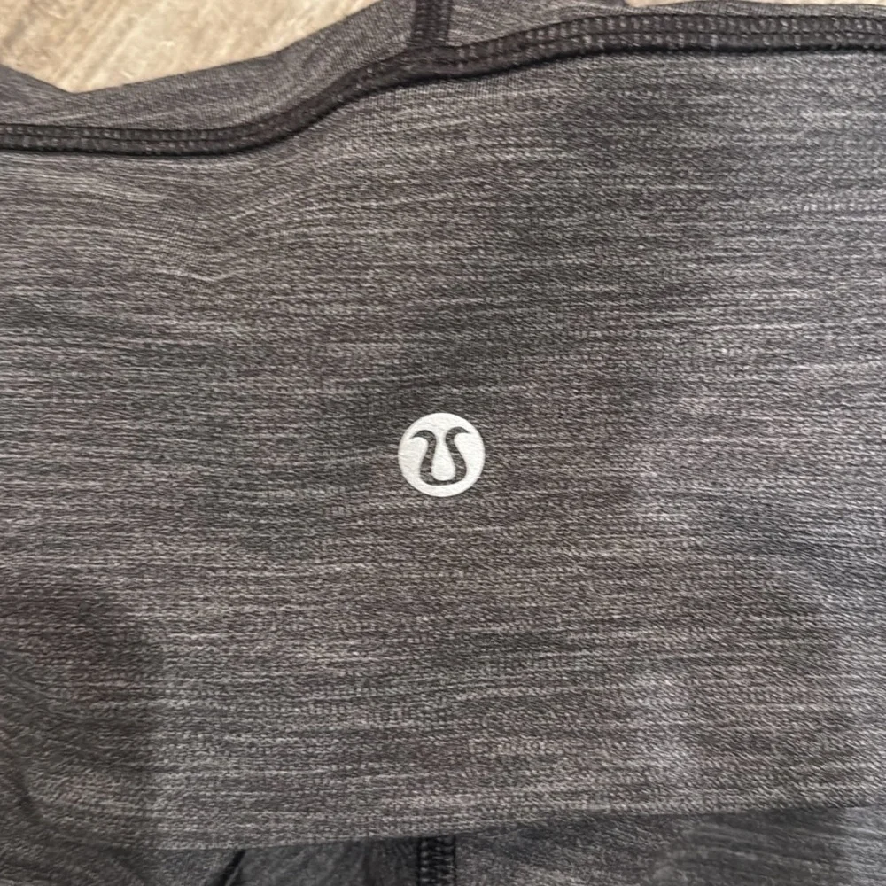 Lululemon Charcoal Gray Leggings size 6 (inseam 28)